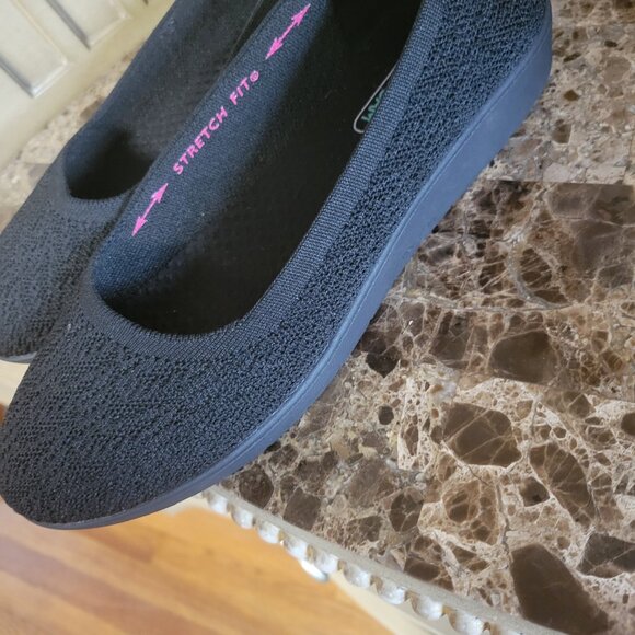 Skechers - Picture 3 of 3